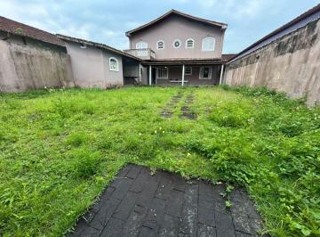 Casa de 3 quartos, Itanhaém · Casa com 3 quartos e churrasqueira em Itanhaém.