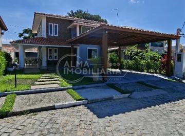 Casa · 240m² · 4 Quartos · 2 Vagas · Casa Duplex com 4 Quartos, sendo 1 Suíte Master, Nascente, em Condomínio Fechado