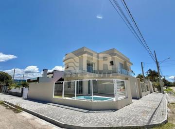 Casa · 130m² · 3 Quartos · 2 Vagas · Sobrado com 03 dormitórios sendo 01 suíte e 02 vag