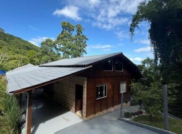 Foto 01 · Chácara à venda em Camboriú SC com 2.000m², piscina e casa rústica | Próximo ao Caledônia e Balneári