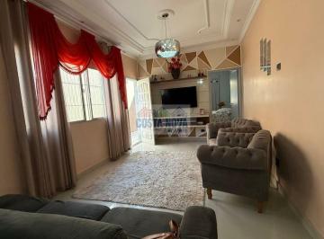 Casa · 279m² · 3 Quartos · 4 Vagas · Casa térrea reformada com edícula, 3 dorms (1 suíte) e 4 vagas em São Vicente