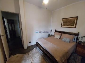Casa · 240m² · 4 Quartos · 5 Vagas · Casa com 4 quartos , 5 vagas e 4 banheiros à Venda - 240 m² de área