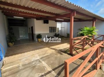 Casa · 250m² · 2 Quartos · 4 Vagas · Casa em condomínio com 2 quarto sendo 1 suíte disponível para venda no bairro Jardim Holanda em Uber