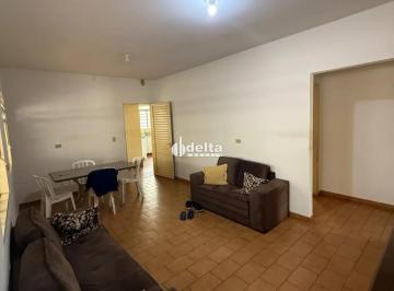 Casa · 620m² · 3 Quartos · 2 Vagas · Casa residencial com 3 quartos sendo 1 suíte disponível para venda no bairro Bom Jesus em Uberlândia