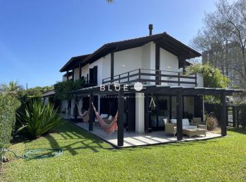 Casa · 517m² · 5 Quartos · 1 Vaga · Casa com 5 dormitórios na Praia Grande em Torres RS