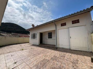 58773.jpg · Casa com 2 dormitórios próximo à praia no bairro Itaóca