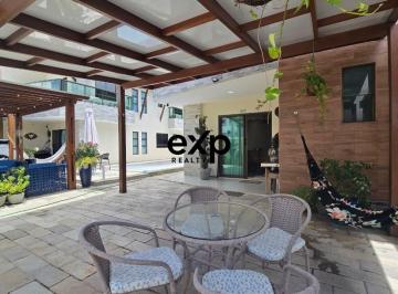 Casa · 156m² · 4 Quartos · 2 Vagas · Vendo Casa em Condomínio a 100m da Praia com 4 suítes