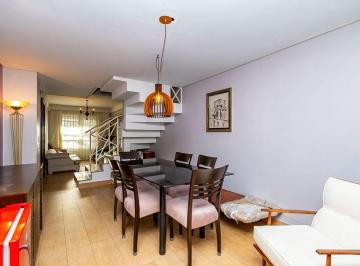 Casa de 3 quartos, Curitiba · Sobrado à venda com 3 quartos e quintal no bairro Água Verde