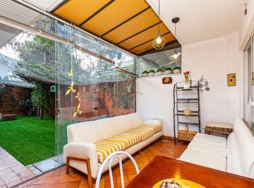 Casa de 3 quartos, Curitiba · Sobrado à venda com 3 quartos e quintal no bairro Água Verde