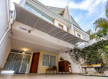Casa de 3 quartos, Curitiba · Sobrado à venda com 3 quartos e quintal no bairro Água Verde