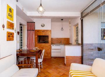 Casa de 3 quartos, Curitiba · Sobrado à venda com 3 quartos e quintal no bairro Água Verde