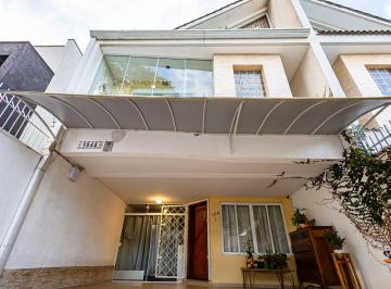 Casa de 3 quartos, Curitiba · Sobrado à venda com 3 quartos e quintal no bairro Água Verde