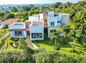 52ab420f-4b74-49f6-9ad9-c39e600d0f40 · Confortável casa em condomínio para venda com 7 quartos, sendo 6 suítes, 794m²