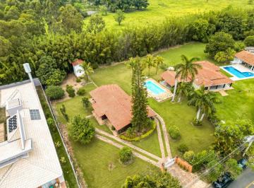 1632bbd3-1893-4571-ba0d-fb92df6dec4d · Casa no condomínio Terras de Itaici para venda com 3 quartos, sendo 1 suíte, 232m²