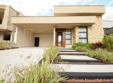 5a7be925-4018-4e7a-b01b-634702e34451 · Casa no condomínio Dona Lucilla para venda com 3 quartos, sendo 3 suítes, 222m²