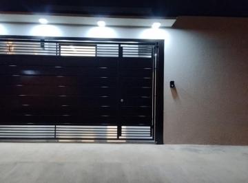 bde82ae5-8260-437c-978c-14091a174db7 · Confortável casa de vila para venda em Jardim dos Colibris com 3 quartos, sendo 1 suíte, 96m²