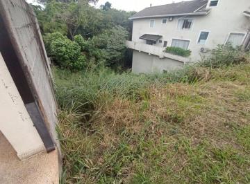 Terreno , Carapicuíba · Terreno no Condomínio Golf Village 516,96 m² - Declive, privacidade: voltado para área verde!