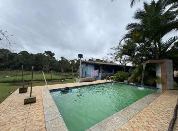 Rural de 3 quartos, Peruíbe · Chácara com 3 quartos e piscina em Peruíbe.