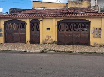 Casa de 3 quartos, Brasília · Excelente local - Casa na laje + sobrado nos fundos
