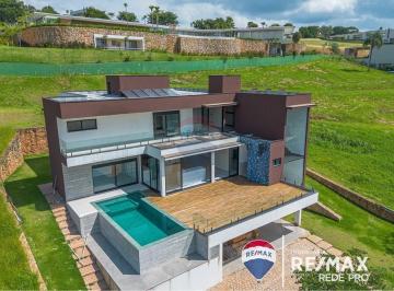 Casa · 630m² · 5 Quartos · 6 Vagas · Luxo e Conforto: Casa no Fazenda Dona Carolina