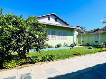 7140db28-688c-441d-aecc-753a79aee2aa · Confortável casa para venda em Campeche com 3 quartos, sendo 1 suíte, 155m²