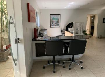 Comercial · 200m² · 6 Vagas · Sobrado comercial com de esquina com Araés, para locação