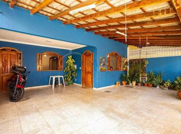 Casa · 300m² · 4 Quartos · 2 Vagas · Casa à Venda com 4 Quartos e Suíte no Núcleo Bandeirante