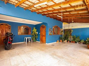 Casa · 300m² · 4 Quartos · 2 Vagas · Casa à Venda com 4 Quartos e Suíte no Núcleo Bandeirante