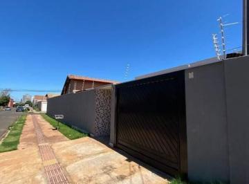 Casa · 258m² · 3 Quartos · 5 Vagas · Amplo imóvel de esquina na Vila Progresso