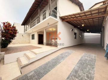 Casa · 200m² · 4 Quartos · 3 Vagas · Casa linear de alto padrão localizada em uma região privilegiada do bairro Santa Amélia