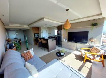 Apartamento · 2 Quartos · 1 Vaga · 
                                Lindo apartamento, poucos  passos do mar, prontinho para morar!
   