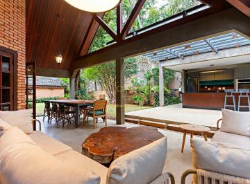 Casa · 650m² · 4 Quartos · 6 Vagas · Casa em condomínio fechado com quadra de tênis , piscina e muita área verde no Alto da Boa Vista