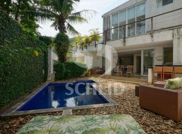 Casa · 370m² · 5 Quartos · 4 Vagas · Casa com cinco suítes, piscina e quadra de futebol no Jardim Leonor