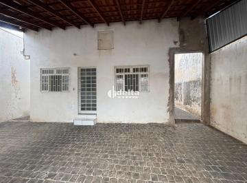 Casa · 150m² · 3 Quartos · 2 Vagas · Casa residencial com 3 quartos sendo 1 suíte disponível para locação no bairro Brasil em Uberlândia-