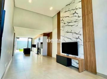 Casa · 250m² · 3 Quartos · 2 Vagas · Casa com 3 quartos sendo suíte disponível para Locação e venda no bairro Granada em Uberlândia MG