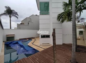 Casa · 332m² · 3 Quartos · 4 Vagas · Casa em condomínio com 3 suítes, disponível para venda no bairro Jardim Inconfidência em Uberlândia-