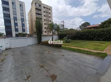 Comercial · 525m² · 4 Quartos · 6 Vagas · Casa comercial disponível para locação no bairro Saraiva em Uberlândia-MG