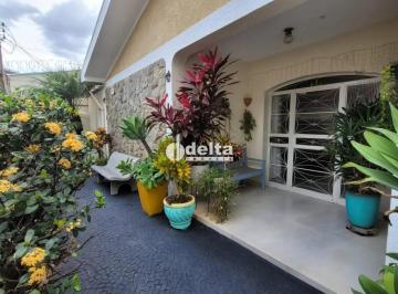 Casa · 360m² · 3 Quartos · 2 Vagas · Casa residencial com 3 quartos sendo 1 suíte disponível para locação e venda no bairro Cazeca em Ube