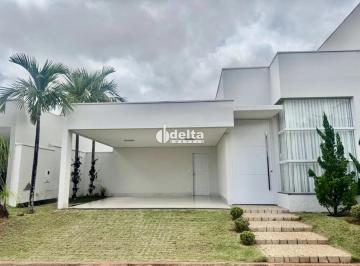 Casa · 385m² · 3 Quartos · 3 Vagas · Casa residencial com 3  suítes disponível para locação no Bairro Gávea em Uberlândia-MG