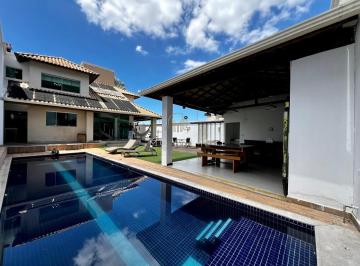 Casa · 232m² · 3 Quartos · 3 Vagas · Casa de 3 quartos, suite e closet em Contagem