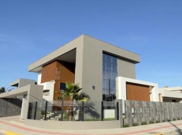Casa · 304m² · 3 Quartos · 3 Vagas · Casa de Altissimo Padrão no Loteamento Açores