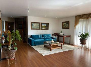 36807fb846ed04db0a7acb4adb743e07.jpg · COM 5 QUARTOS, ESCRITÓRIO E 4 VAGAS – LOCALIZAÇÃO EXCELENTE E PRÓXIMO A TUDO!