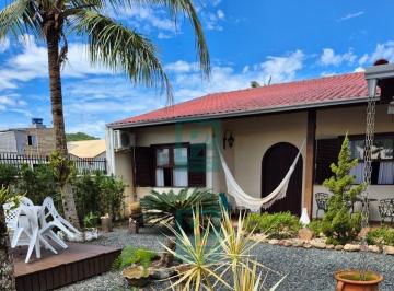 Casa · 130m² · 3 Quartos · 3 Vagas · Oportunidade! Casa à Venda Com 3 Quartos Em Morrinhos - Bombinhas/SC