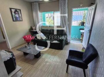 Apartamento · 140m² · 5 Quartos · Tijuca - Rua São Miguel. Apartamento duplex com 5 quartos, sendo 1 suíte