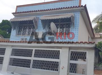 Casa · 109m² · 4 Quartos · 2 Vagas · DUAS CASAS DE FRENTE TIPO APARTAMENTO À VENDA EM MADUREIRA