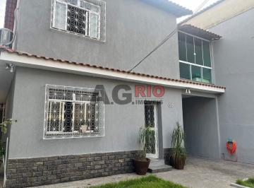 Casa · 284m² · 2 Quartos · 2 Vagas · CASA FRENTE DE RUA À VENDA COM 2 SUÍTES EM VILA VALQUEIRE