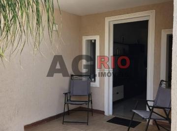 Casa · 208m² · 2 Quartos · 2 Vagas · CASA FRENTE DE RUA À VENDA COM 2 QUARTOS EM BANGU