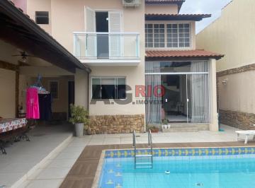 Casa · 222m² · 3 Quartos · 1 Vaga · ÓTIMA CASA À VENDA COM 3 QUARTOS EM VILA VALQUEIRE