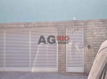 Casa · 198m² · 4 Quartos · 1 Vaga · CASA COM QUATRO QUARTOS EM VILA VALQUEIRE 
