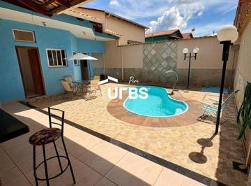 Casa · 285m² · 4 Quartos · 2 Vagas · Casa de 4 quartos em Pirenópolis